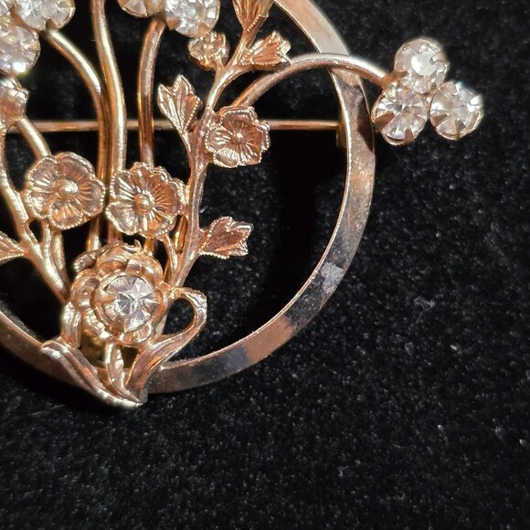 Vintage Rhinestone Gold Tone Floral Brooch Pin With Intricate Flower Design - Picture 12 of 12
